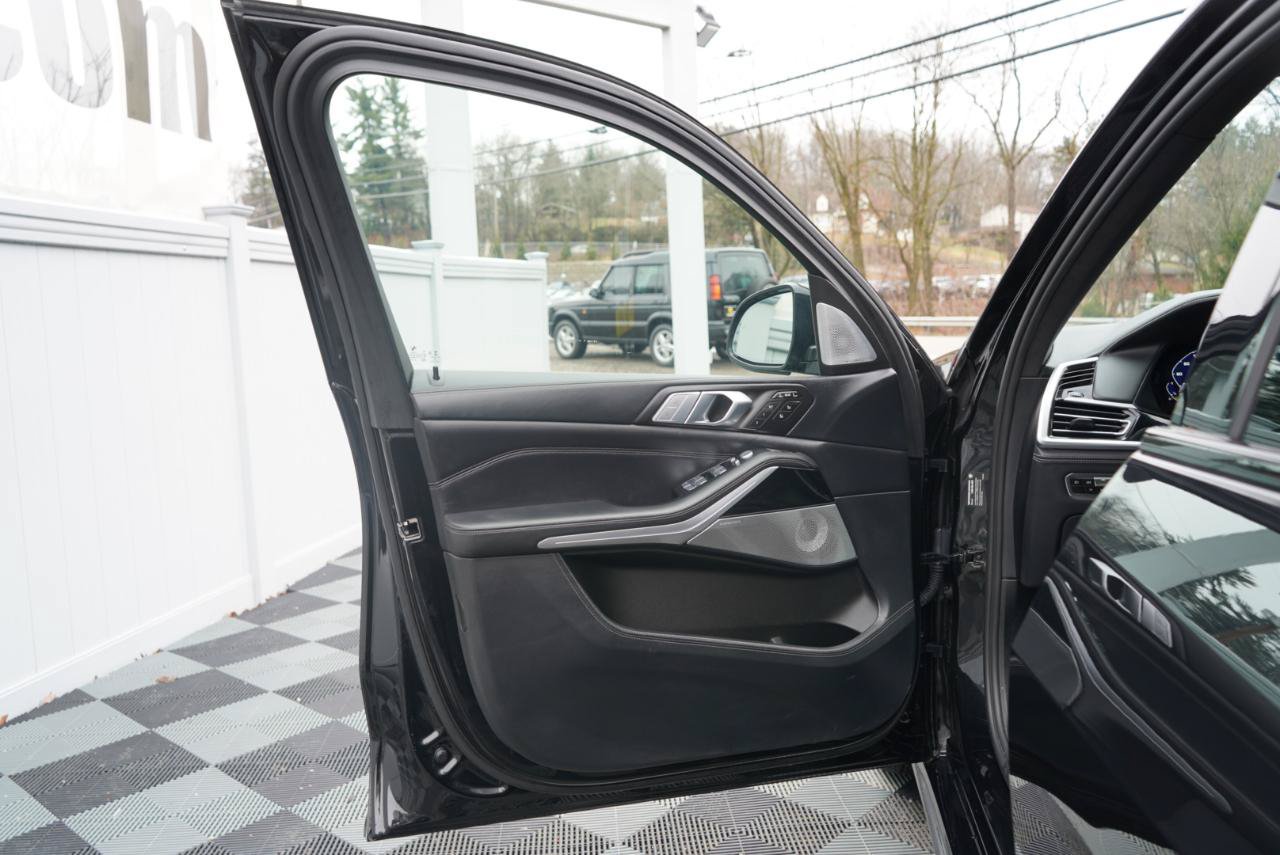 Used 2022 BMW ALPINA XB7 AWD/4WD image 16