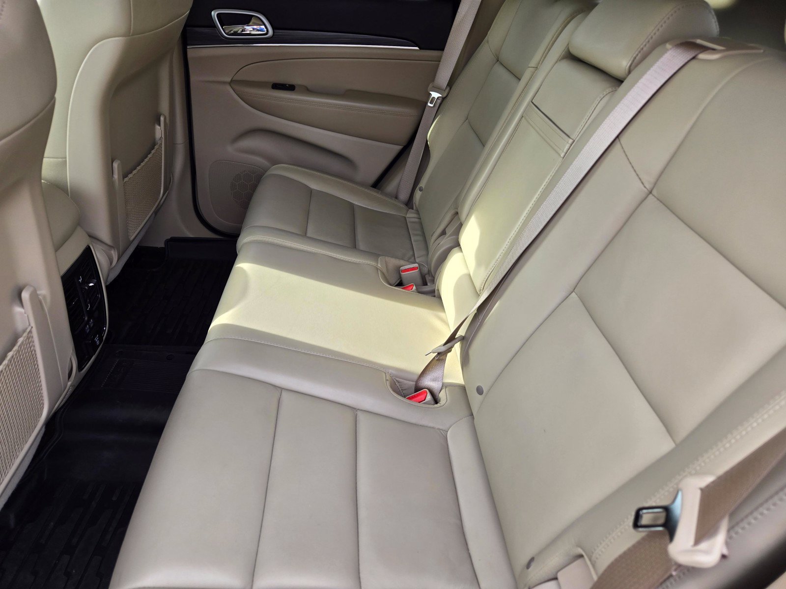 Used 2019 Jeep Grand Cherokee Limited AWD/4WD image 11
