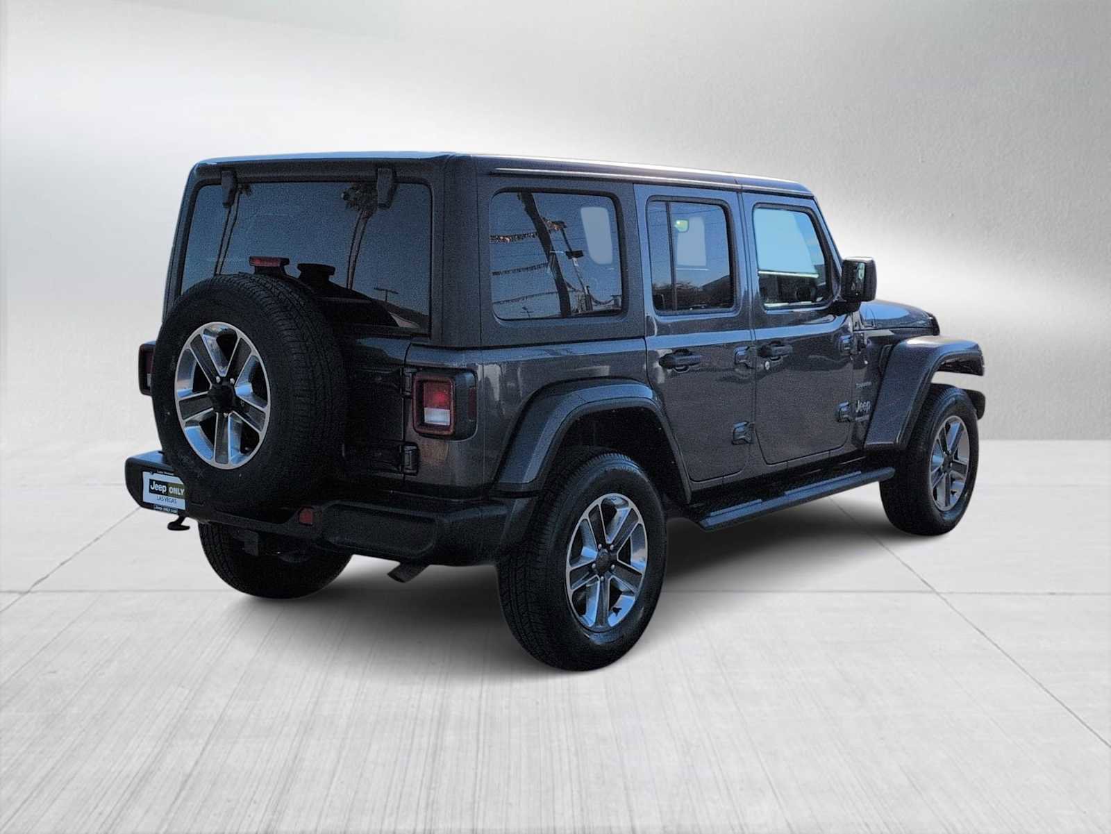 Used 2022 Jeep Wrangler Unlimited Sahara w/ Cold Weather Group image 8