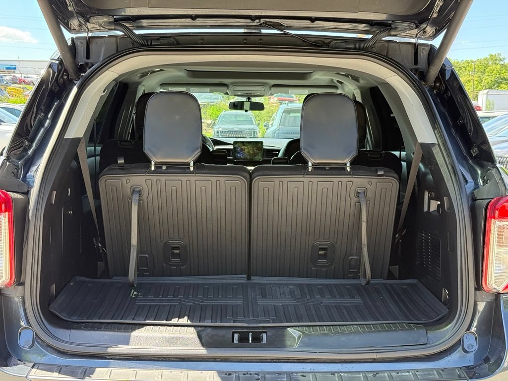 Used 2022 Ford Explorer XLT w/ Equipment Group 202A RWD image 16