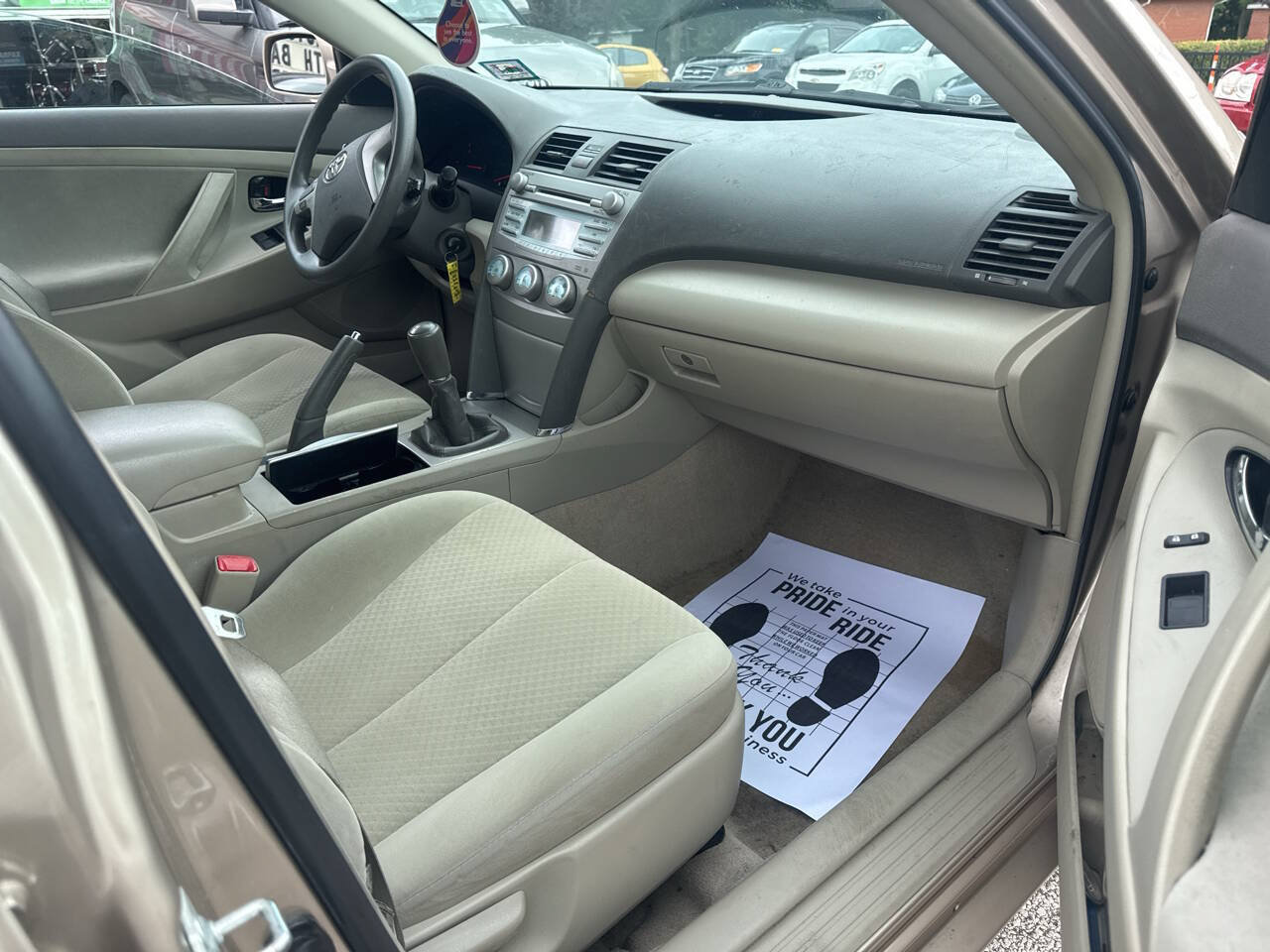 Used 2009 Toyota Camry LE FWD image 8