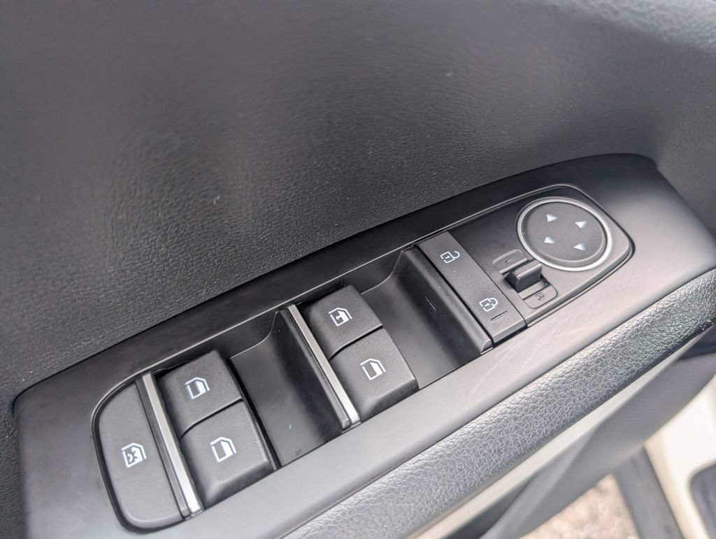 New 2024 Kia Soul LX w/ Option Group 015 FWD image 15