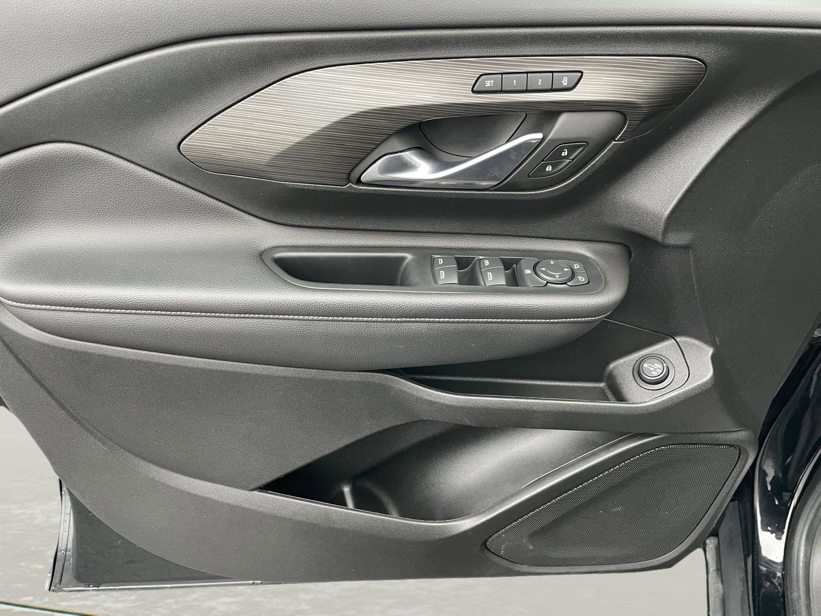 Used 2022 GMC Terrain SLT image 22