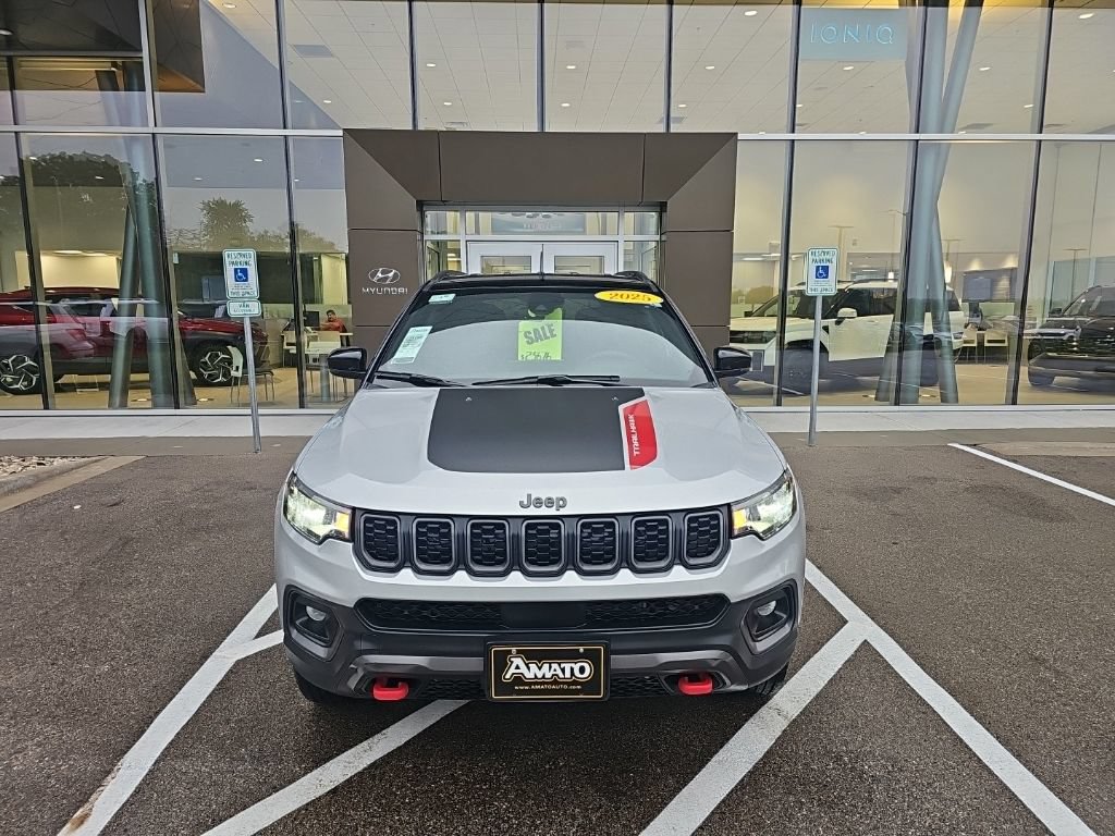 Used 2025 Jeep Compass Trailhawk AWD/4WD image 8