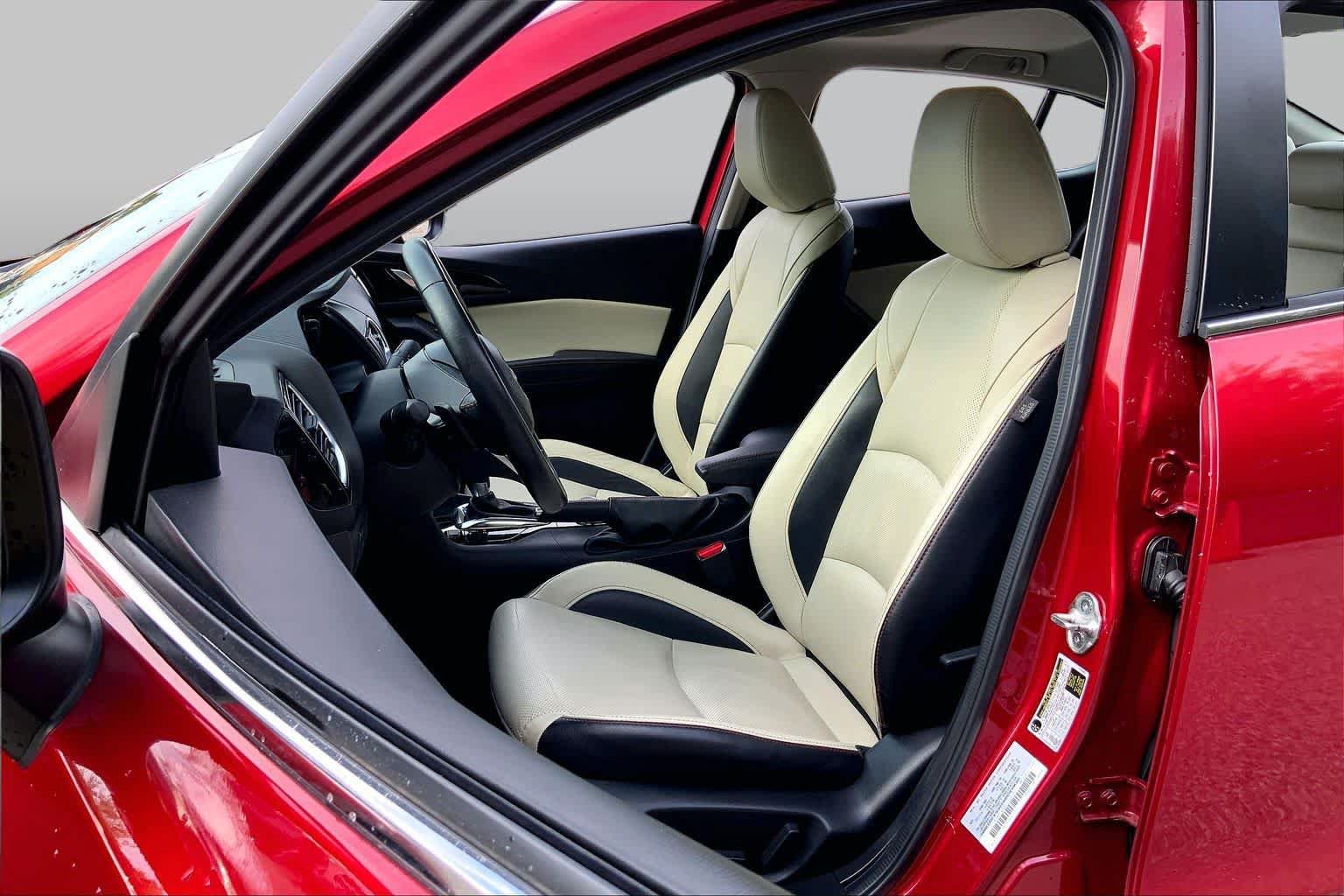 Used 2014 MAZDA MAZDA3 s Grand Touring w/ Technology Package FWD image 9