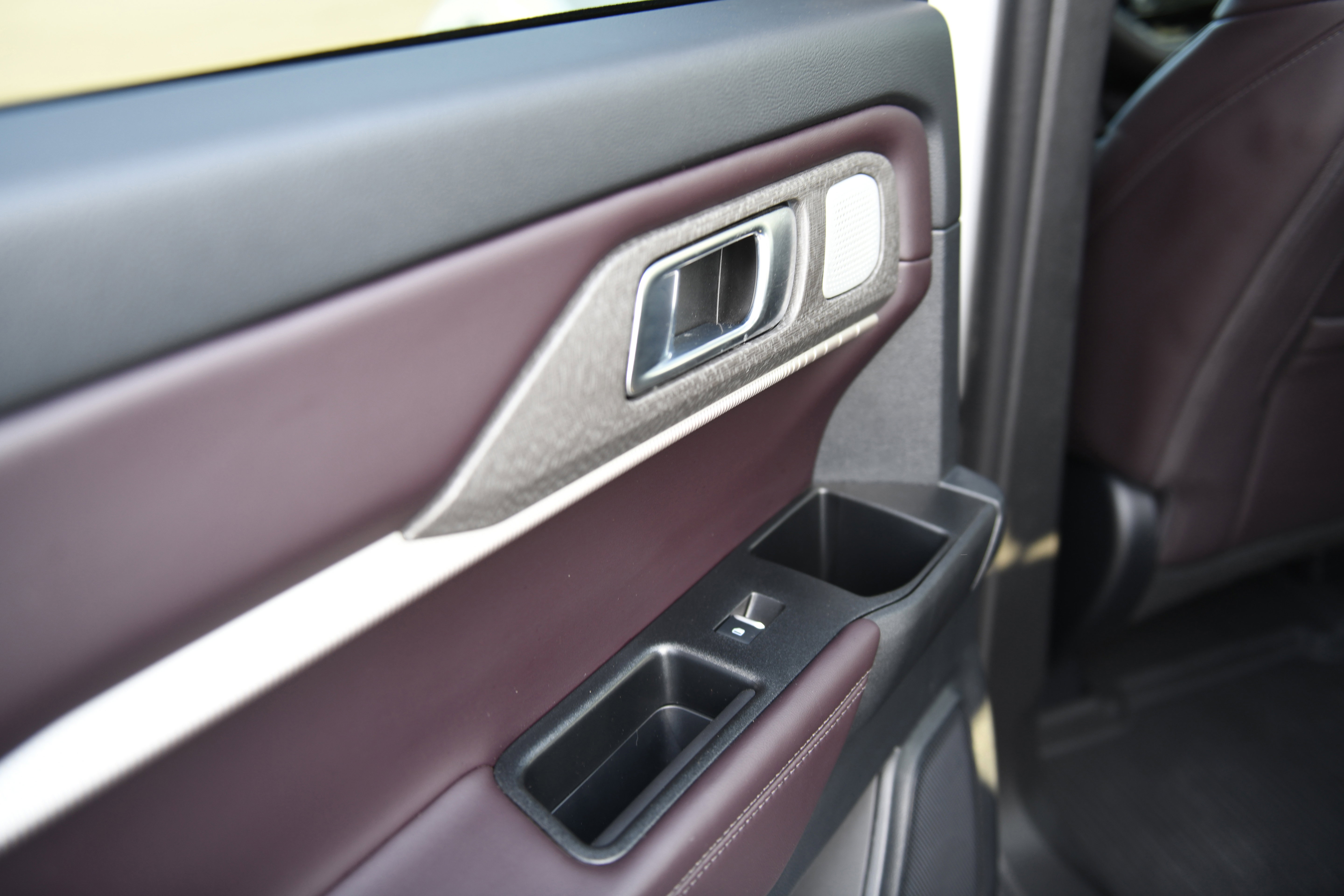 Used 2025 Ford Explorer Platinum image 19