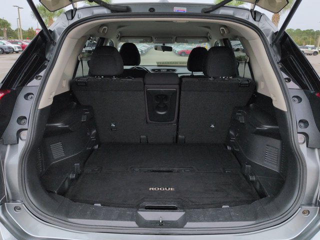 Used 2017 Nissan Rogue SV AWD/4WD image 14