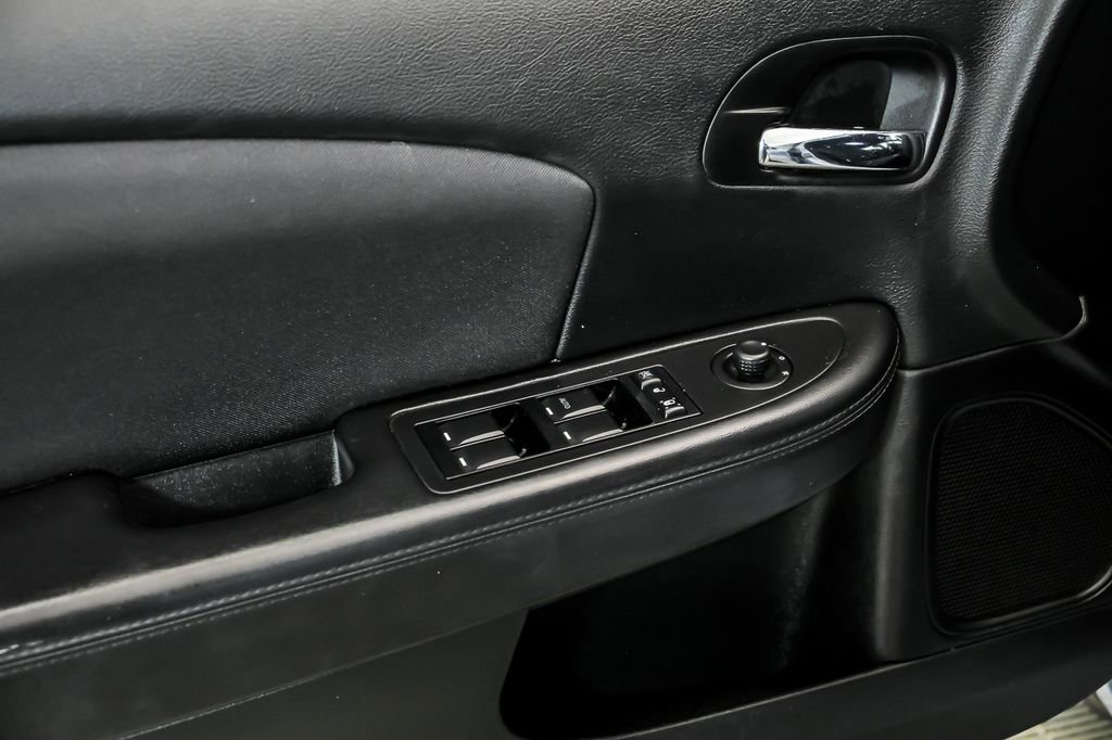 Used 2013 Chrysler 200 Touring FWD image 10