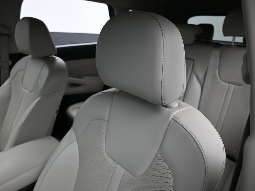 Used 2023 Kia Sorento S image 16