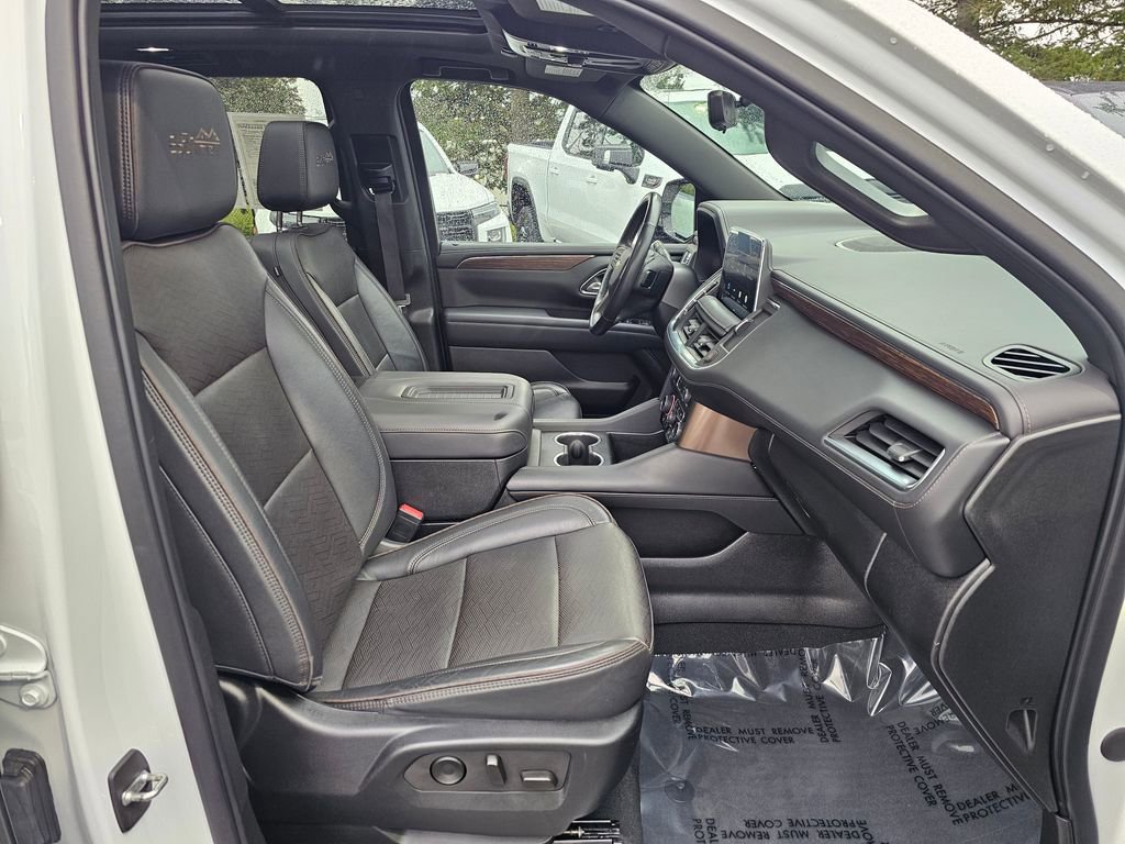 Used 2022 Chevrolet Suburban High Country image 11