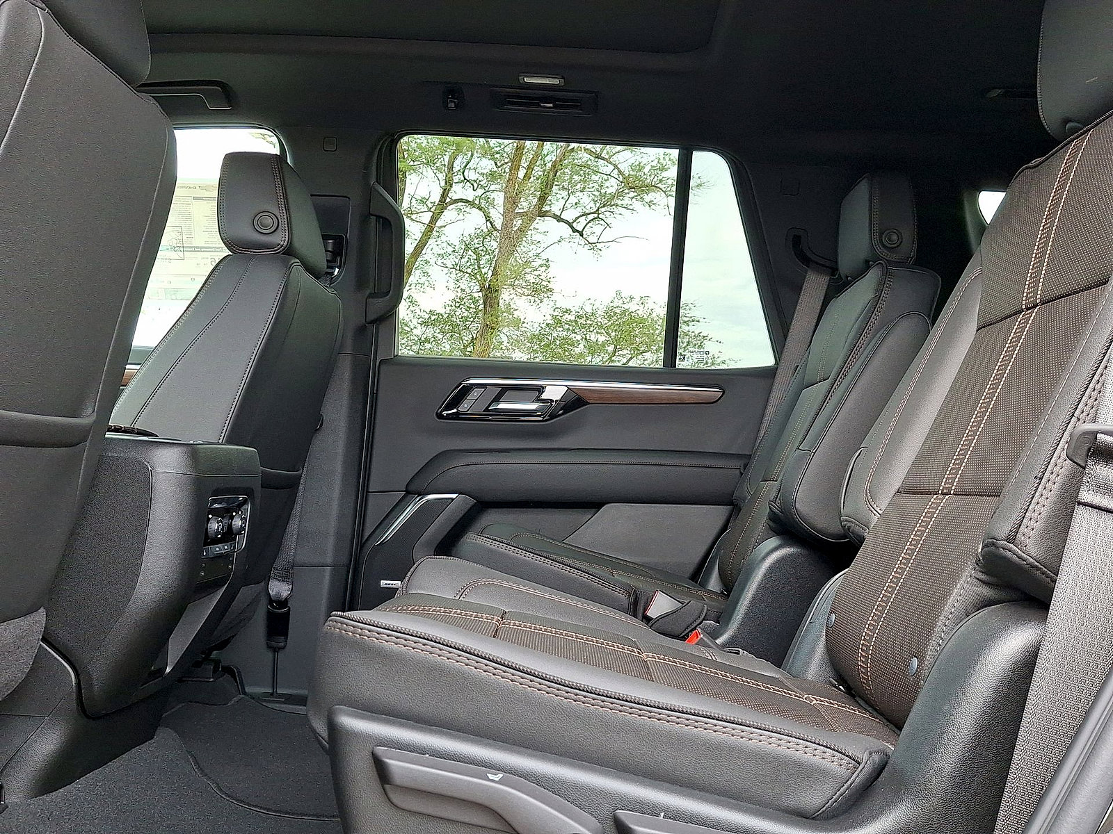New 2025 Chevrolet Tahoe High Country AWD/4WD image 13