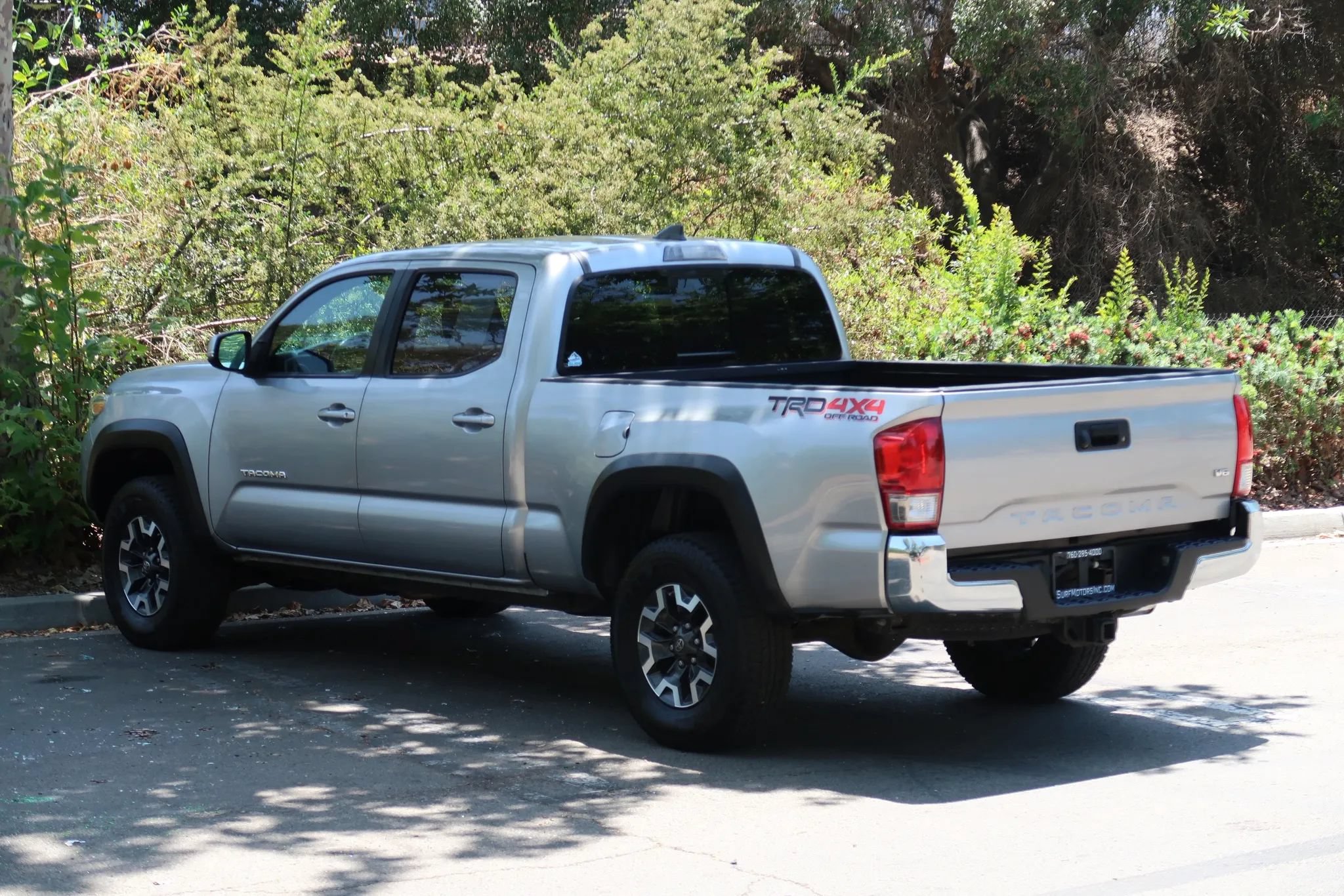 Used 2017 Toyota Tacoma TRD Off-Road w/ Tow Package AWD/4WD image 9