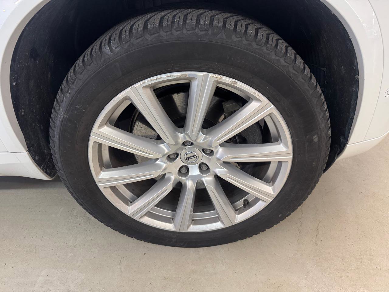 Used 2016 Volvo XC90 T8 Inscription w/ Vision Package image 30