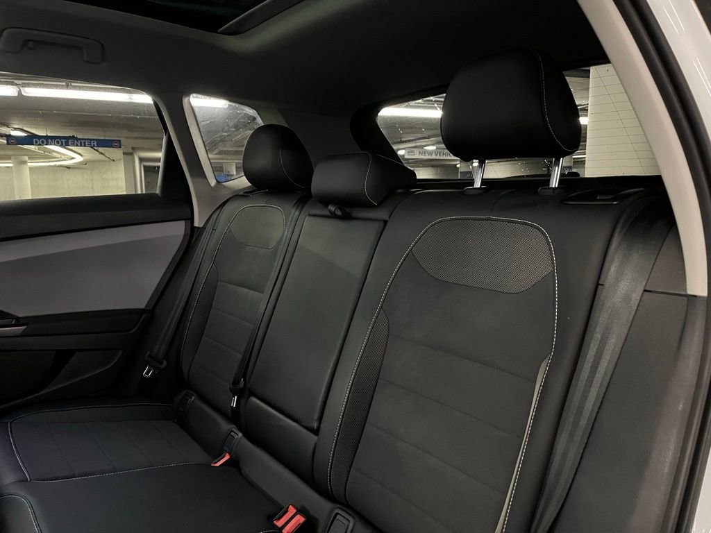 Certified 2023 Volkswagen Taos SE w/ Panoramic Sunroof Package image 22