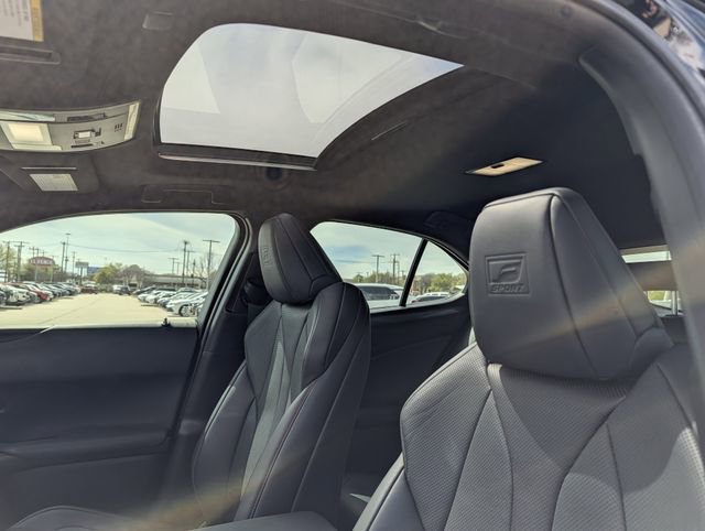 Used 2022 Lexus UX 250h F Sport w/ F Sport Premium Package image 29