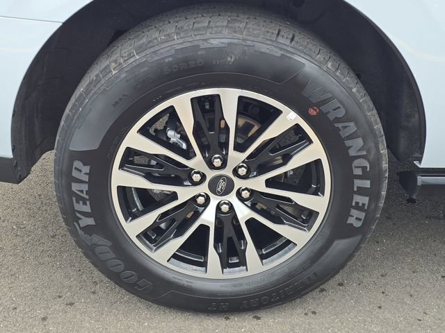 Certified 2025 Ford Expedition Platinum AWD/4WD image 5