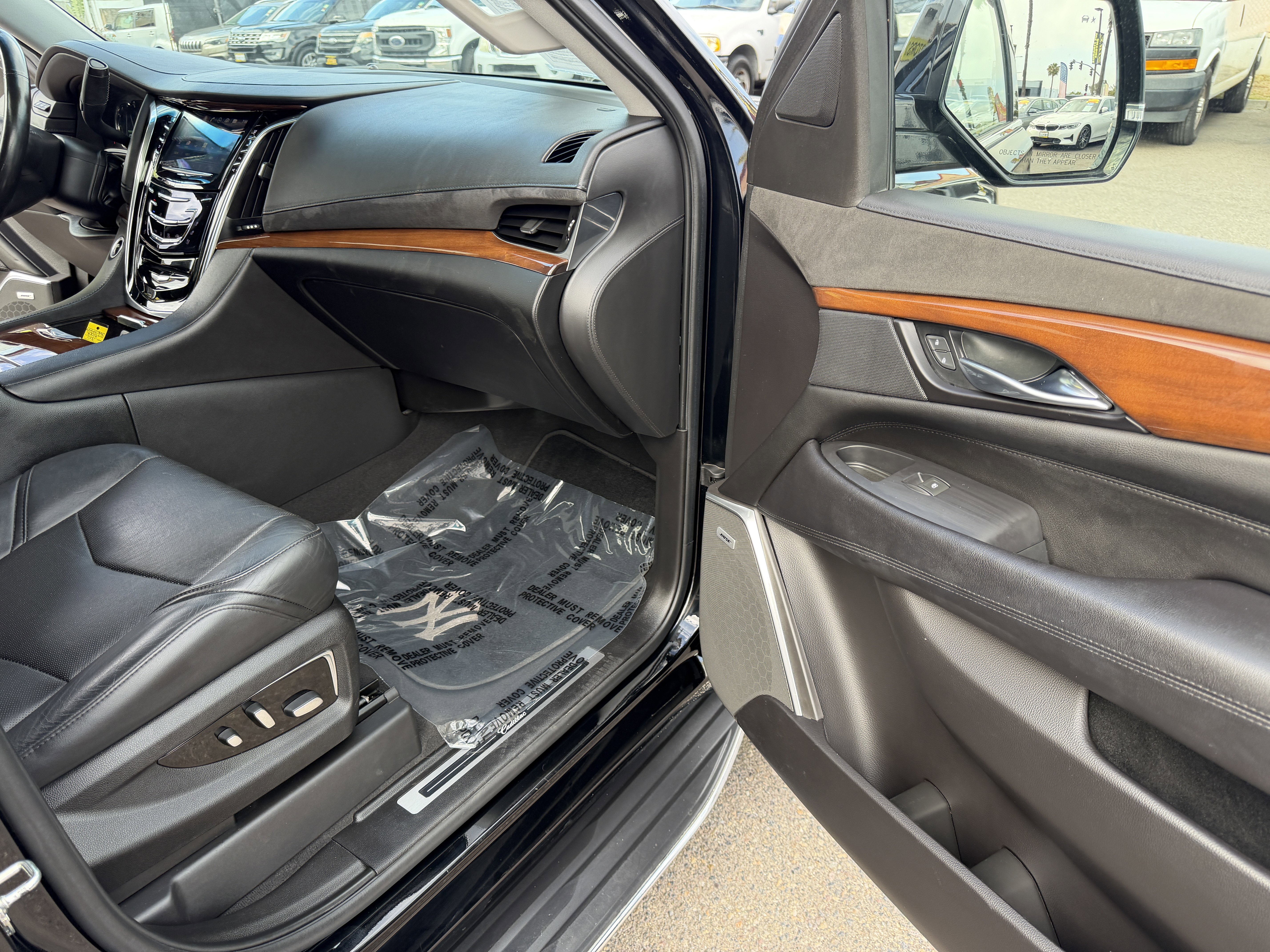Used 2019 Cadillac Escalade ESV Luxury RWD image 18