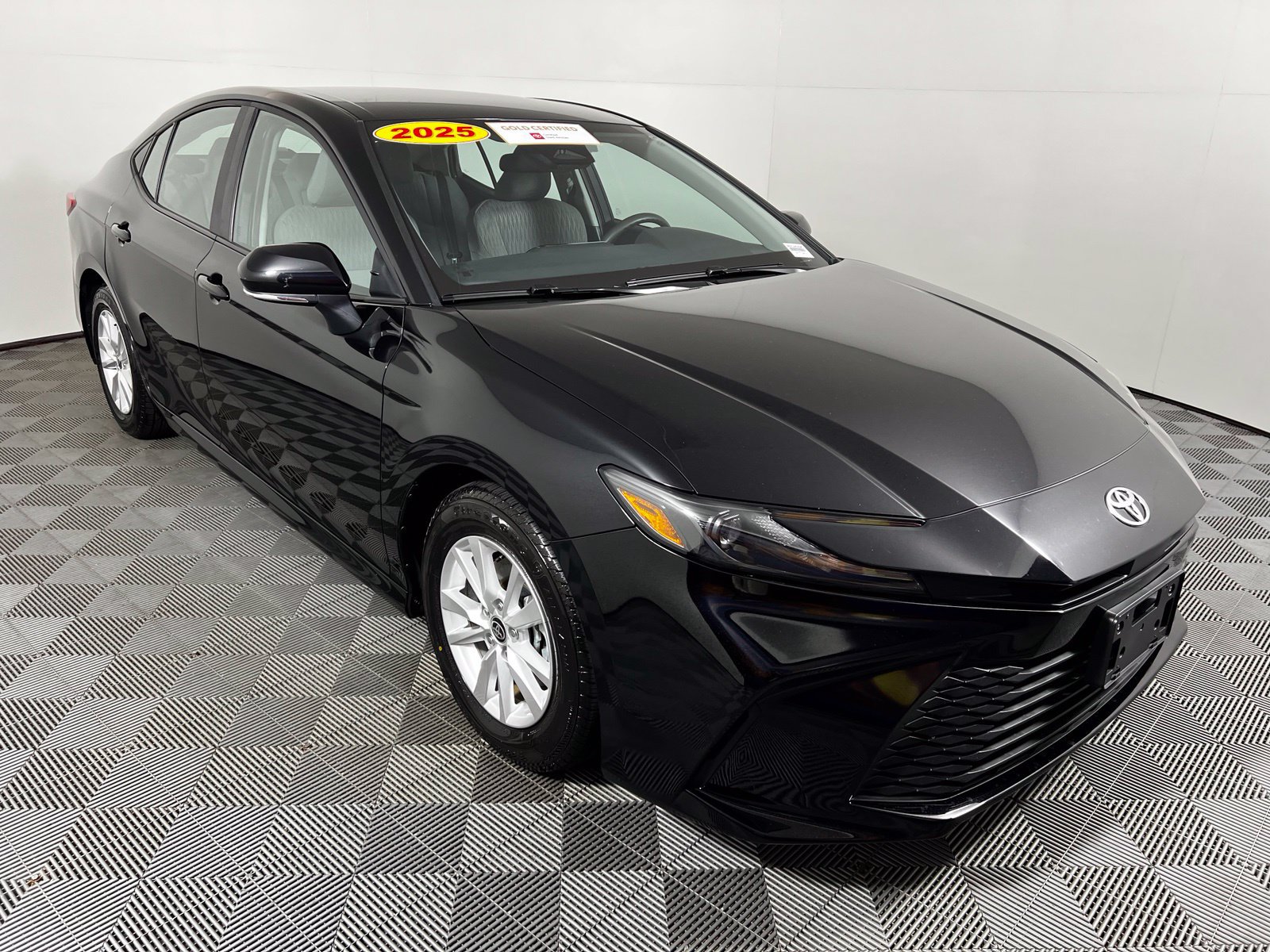 Certified 2025 Toyota Camry LE FWD image 3