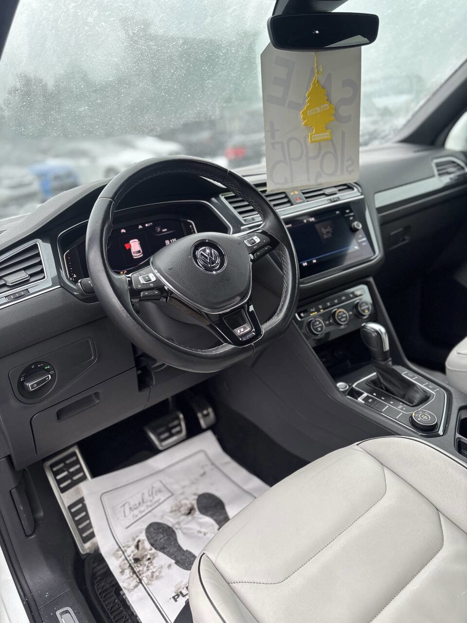 Used 2020 Volkswagen Tiguan SEL Premium R-Line w/ 3rd Row Seat Package AWD/4WD image 9