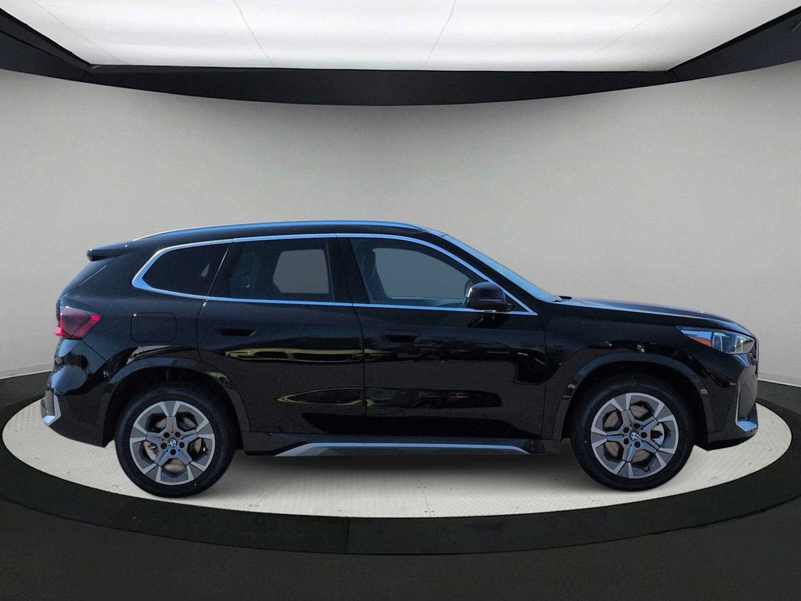 New 2026 BMW X1 xDrive28i AWD/4WD image 9
