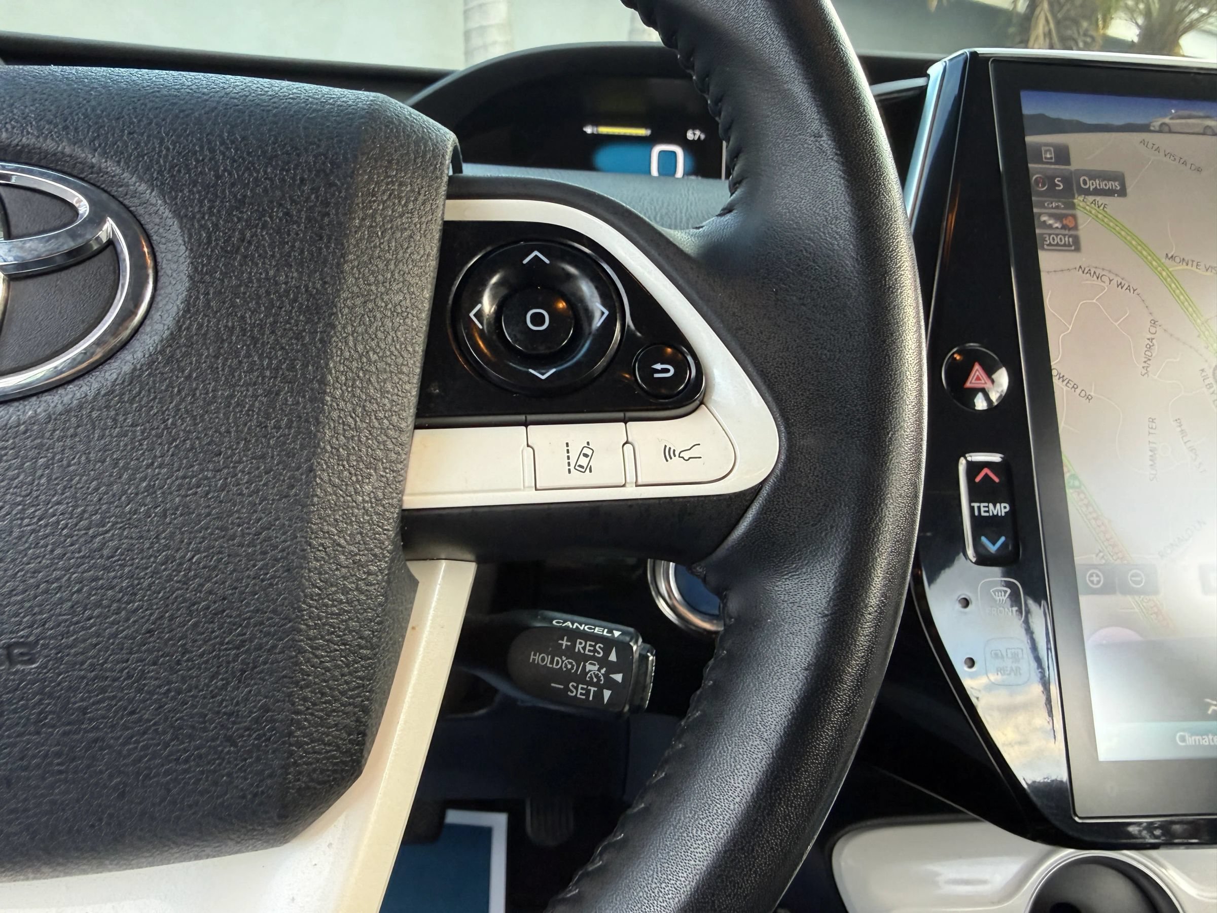Used 2018 Toyota Prius Prime Premium w/ Carpet Mat Package FWD image 31