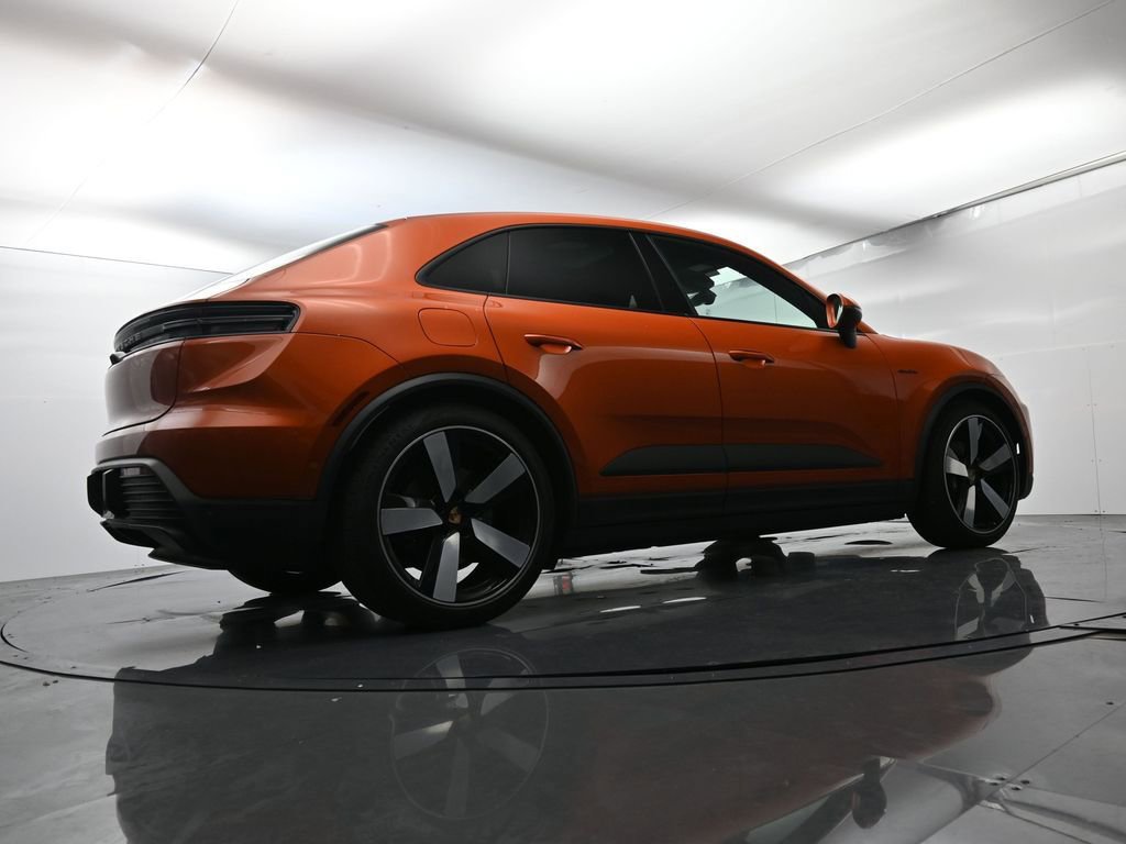 Certified 2025 Porsche Macan Electric image 51