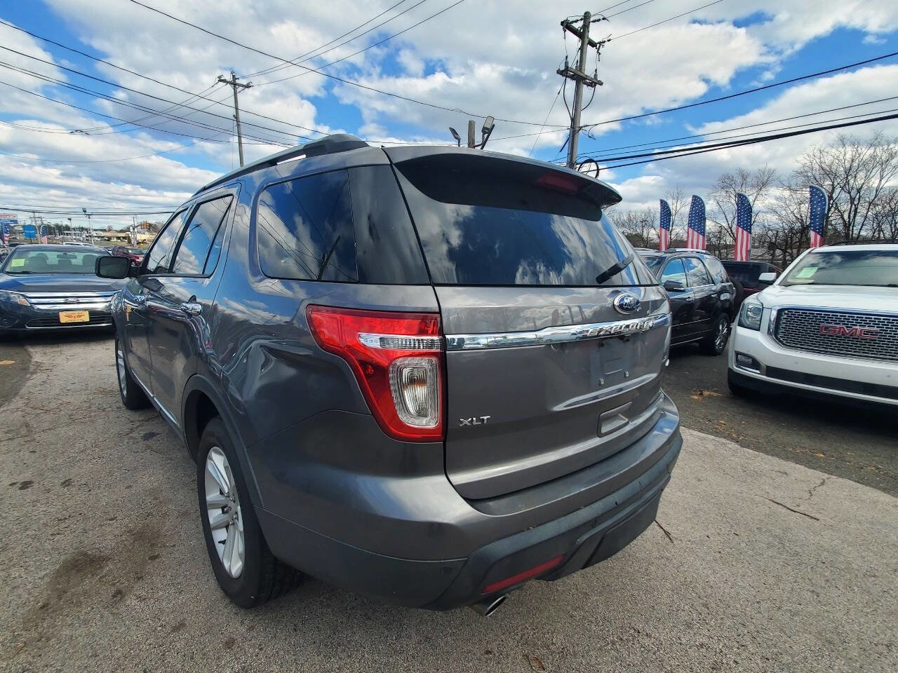Used 2013 Ford Explorer XLT image 3