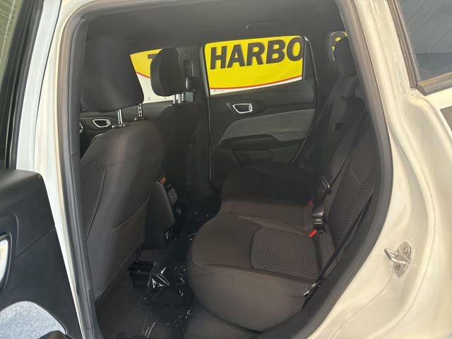 Used 2025 Jeep Compass Sport w/ Mopar Graphics Package image 12