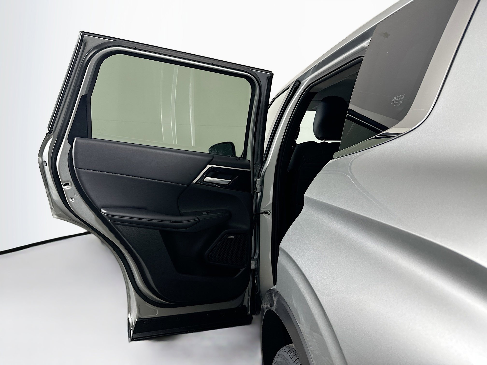 Used 2025 Mitsubishi Outlander SE image 26