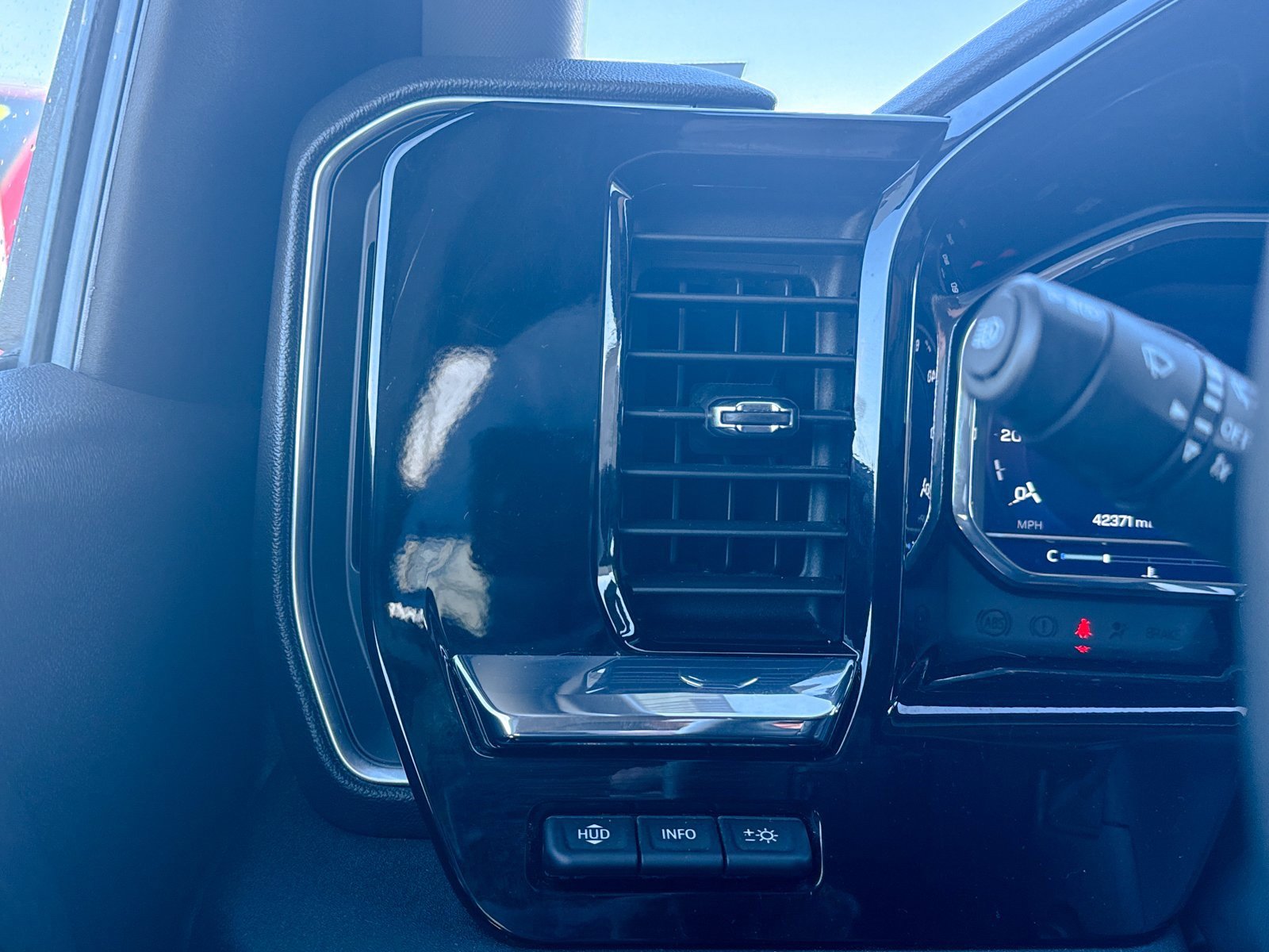 Certified 2024 Chevrolet Silverado 1500 LTZ image 37