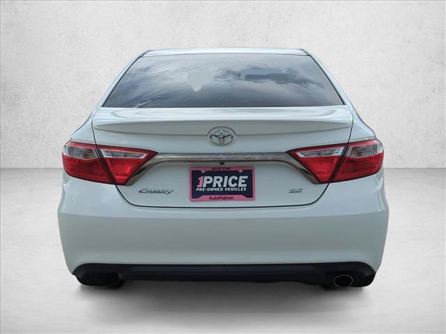 Used 2016 Toyota Camry SE w/ Moonroof Package FWD image 6