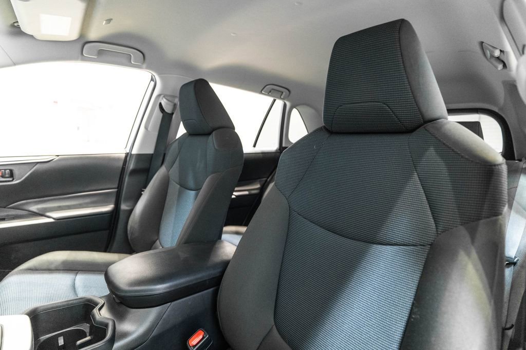 Used 2024 Toyota RAV4 LE AWD/4WD image 6