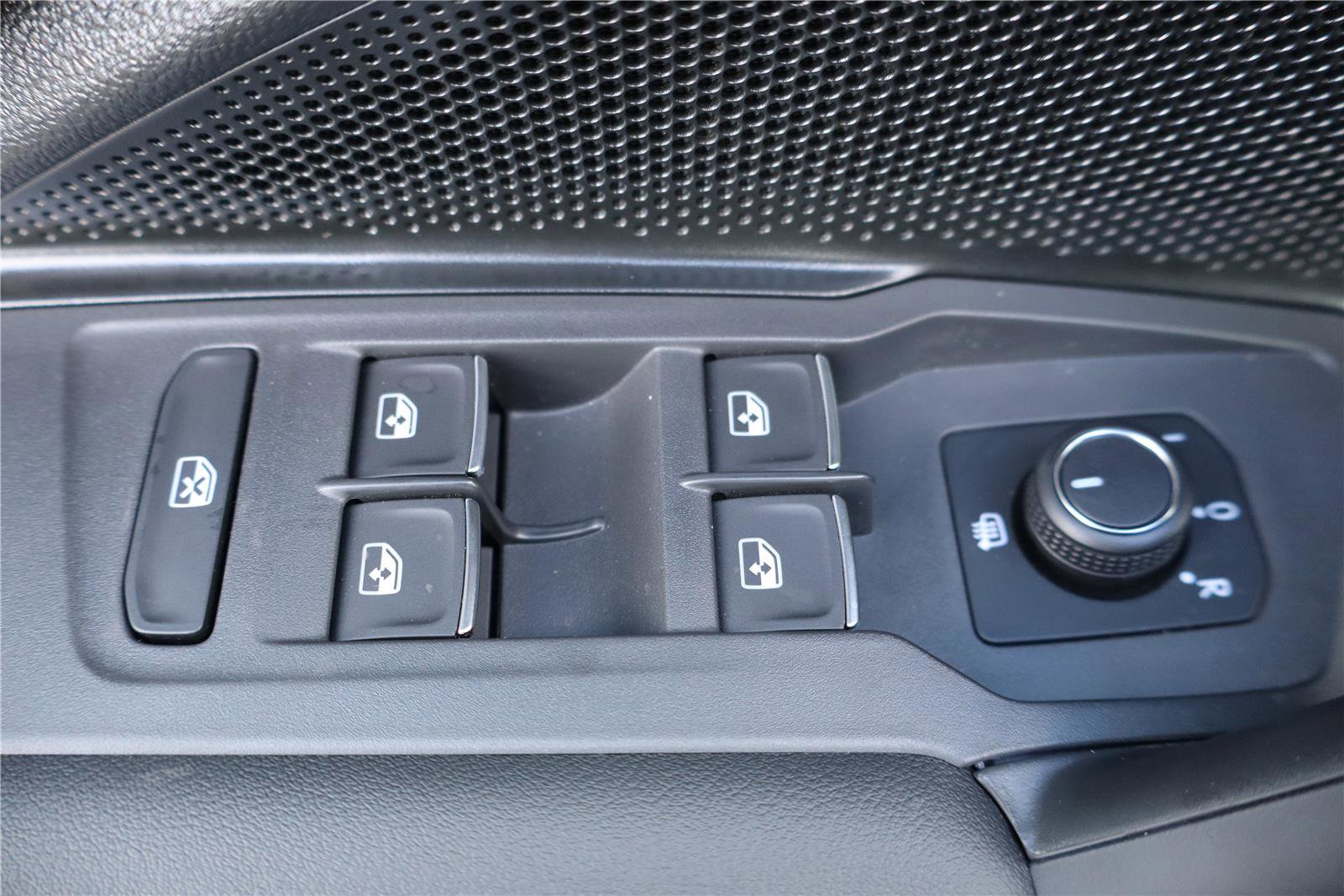 New 2026 Volkswagen Tiguan SE image 14