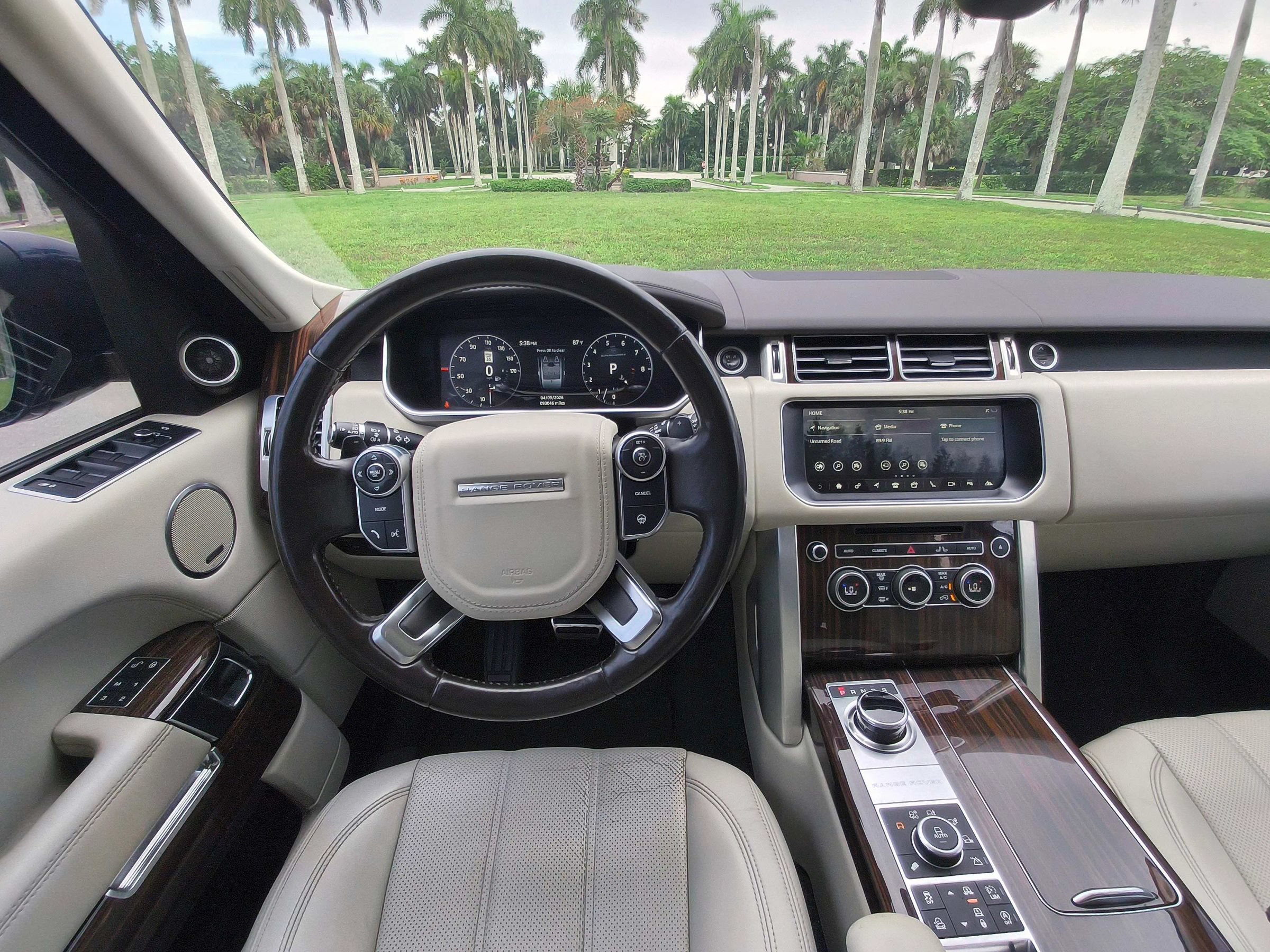 Used 2017 Land Rover Range Rover Supercharged AWD/4WD image 8