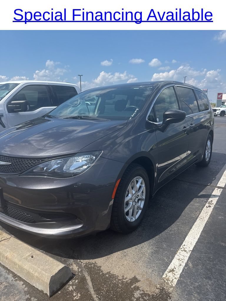 Used 2023 Chrysler Voyager LX FWD image 1