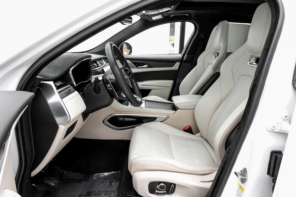 Used 2023 Jaguar F-PACE SVR image 6