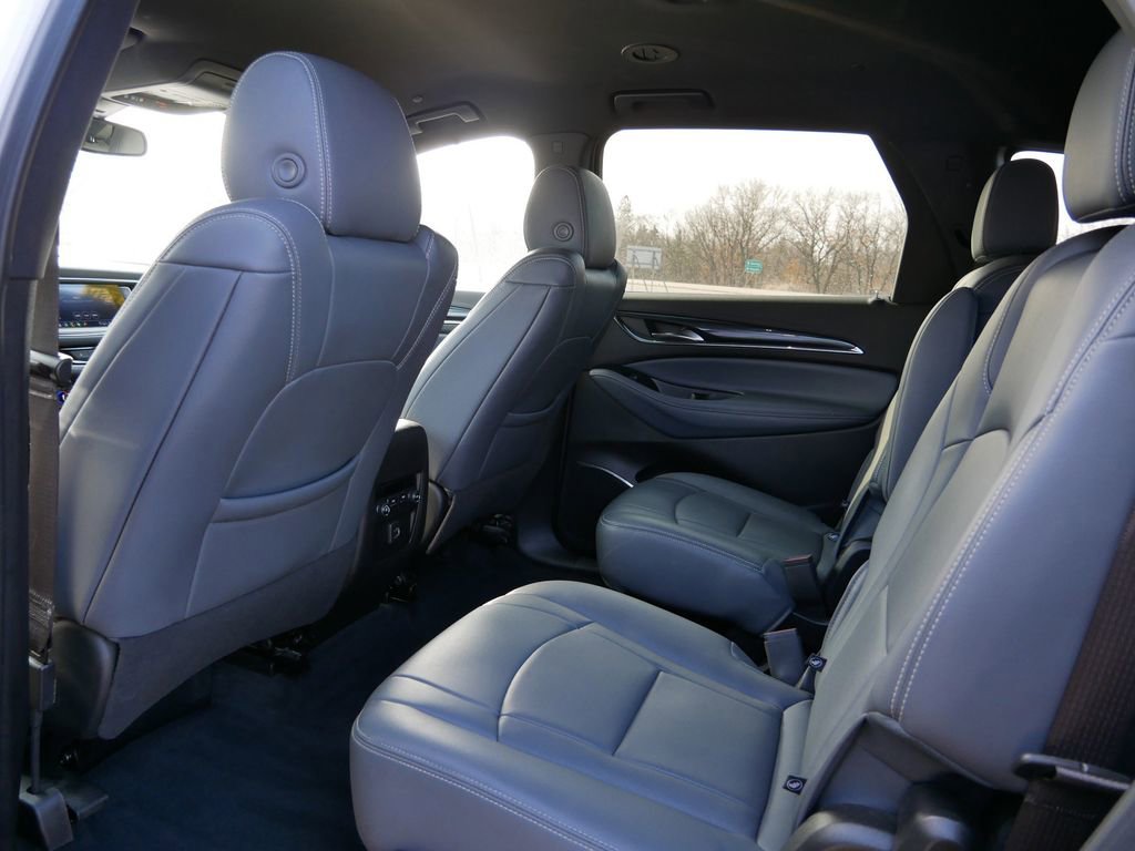 Used 2023 Buick Enclave Essence image 12