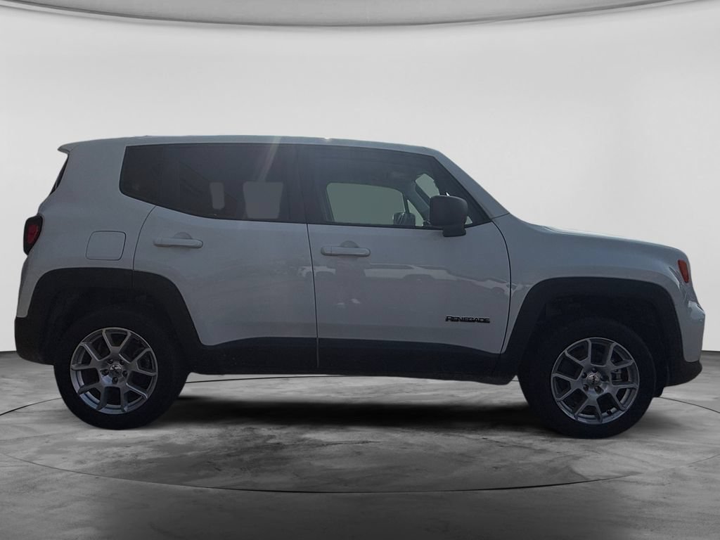 Used 2023 Jeep Renegade Latitude AWD/4WD image 11