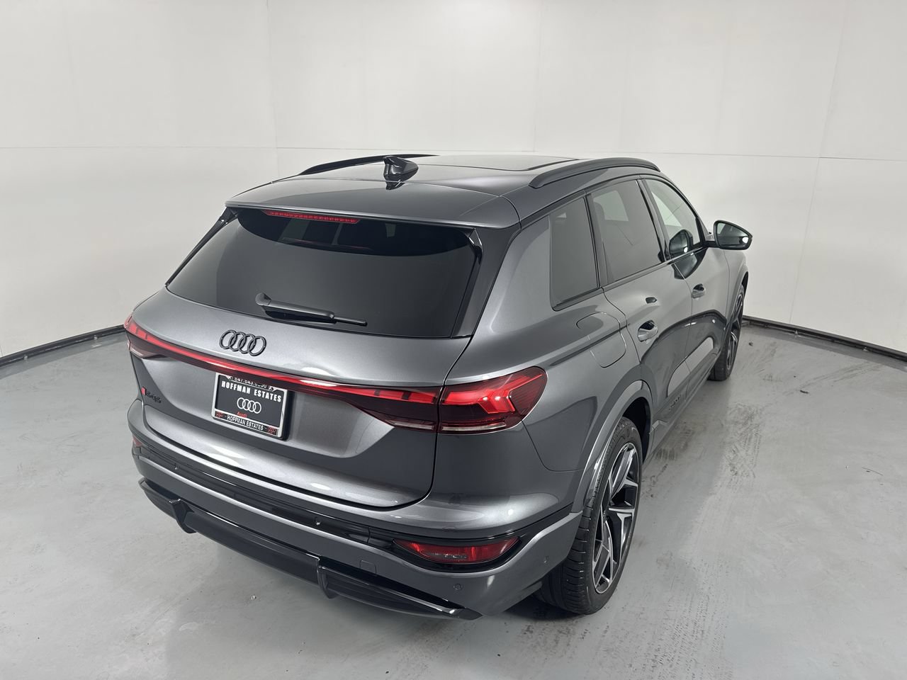 Used 2025 Audi SQ6 e-tron Premium Plus w/ Premium Plus AWD/4WD image 37