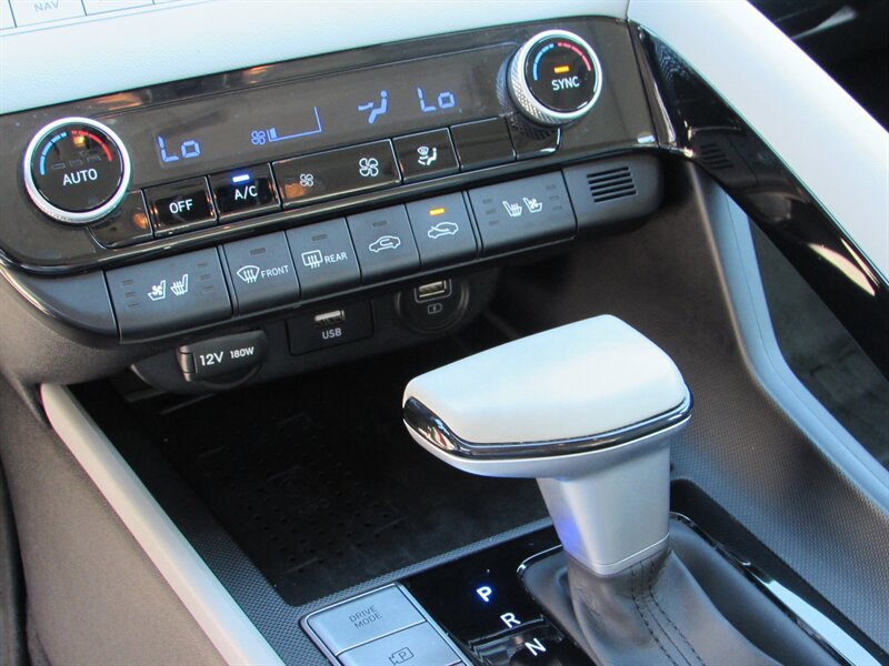 Used 2023 Hyundai Elantra Limited FWD image 19