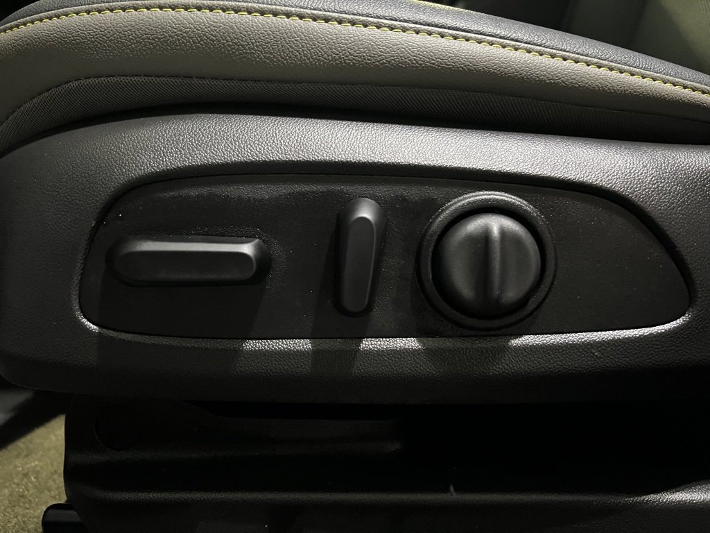 Used 2025 Chevrolet Trax ACTIV w/ Sunroof Package image 15