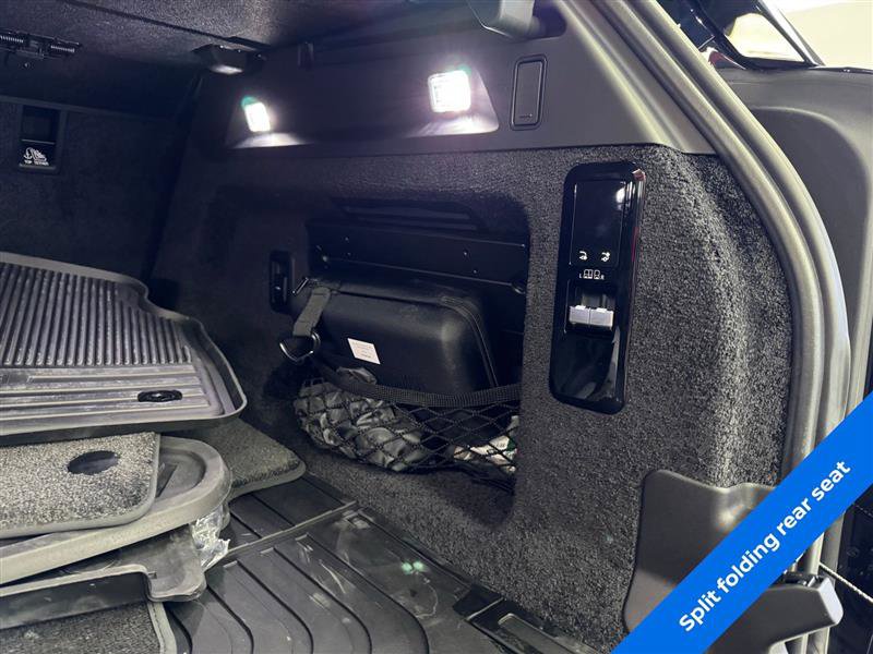 Used 2025 Land Rover Range Rover SE image 17