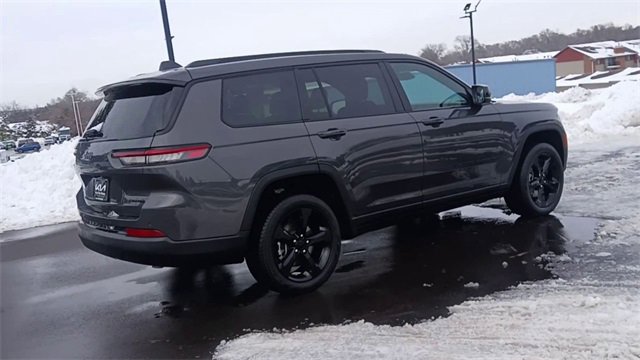 Used 2025 Jeep Grand Cherokee L Limited w/ Black Appearance Package image 3