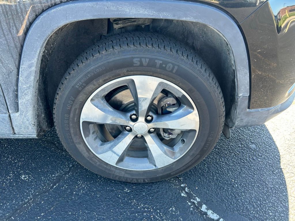 Used 2019 Jeep Cherokee Limited image 2