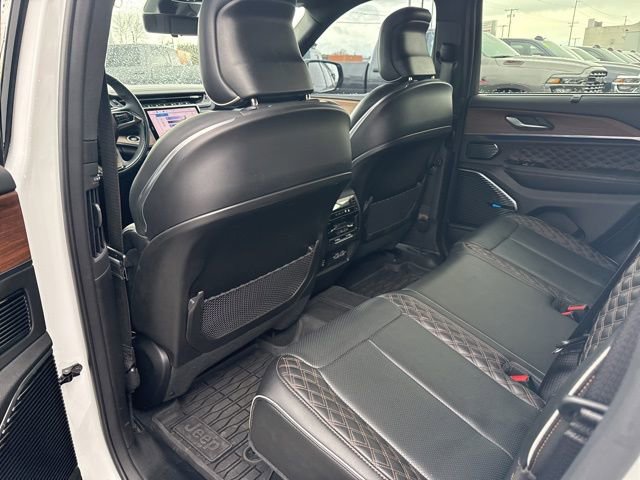 Used 2022 Jeep Grand Cherokee Summit w/ Advanced Protech Group IV AWD/4WD image 16
