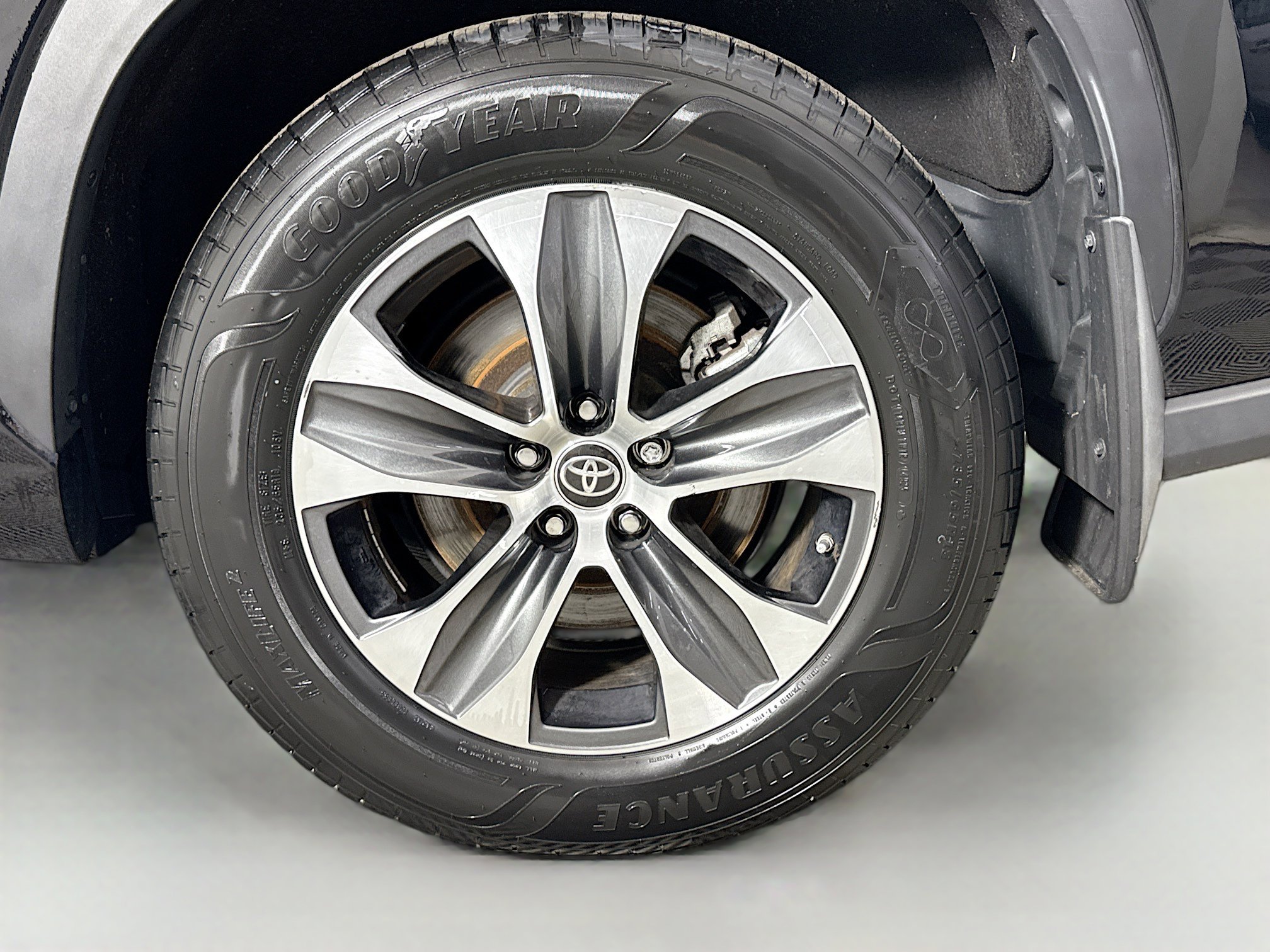 Used 2023 Toyota Highlander XLE AWD/4WD image 31