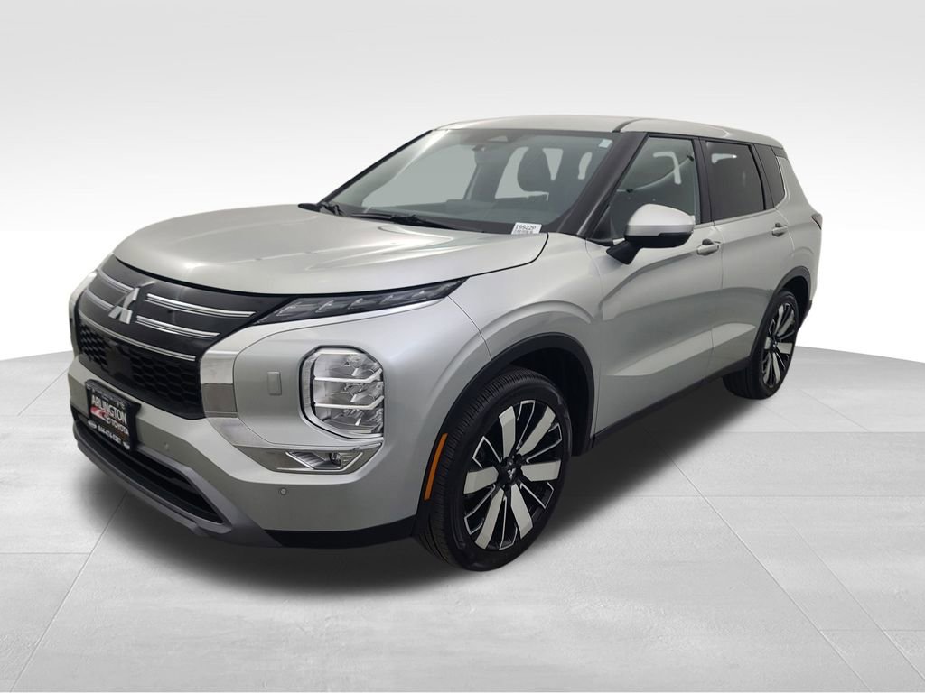 Used 2025 Mitsubishi Outlander SE image 8