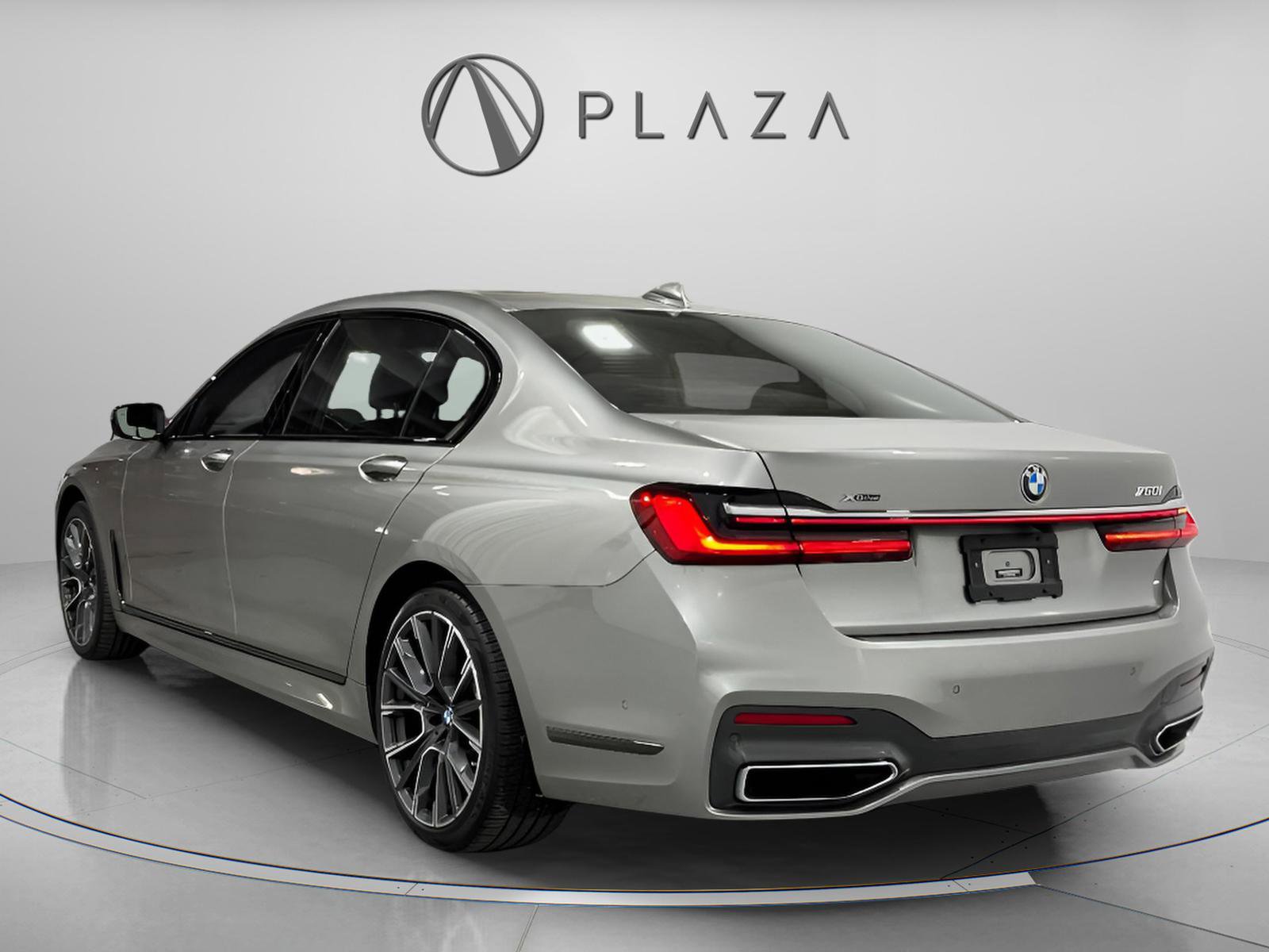 Used 2022 BMW 750i xDrive w/ Executive Package image 3