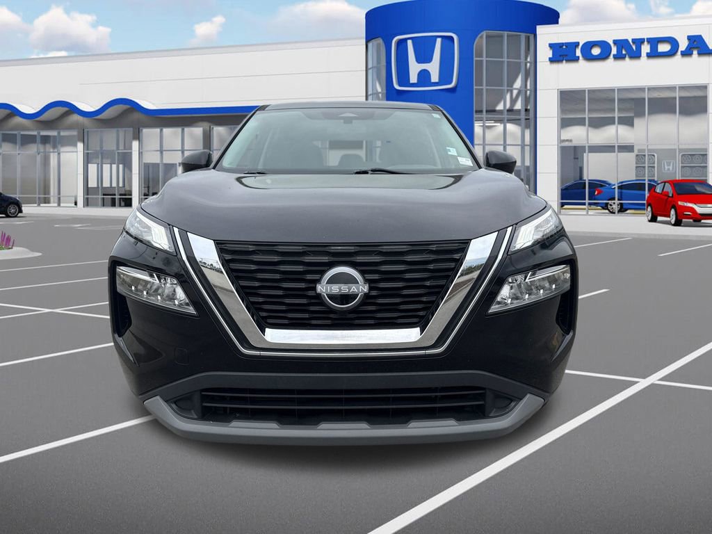 Used 2023 Nissan Rogue SV image 2