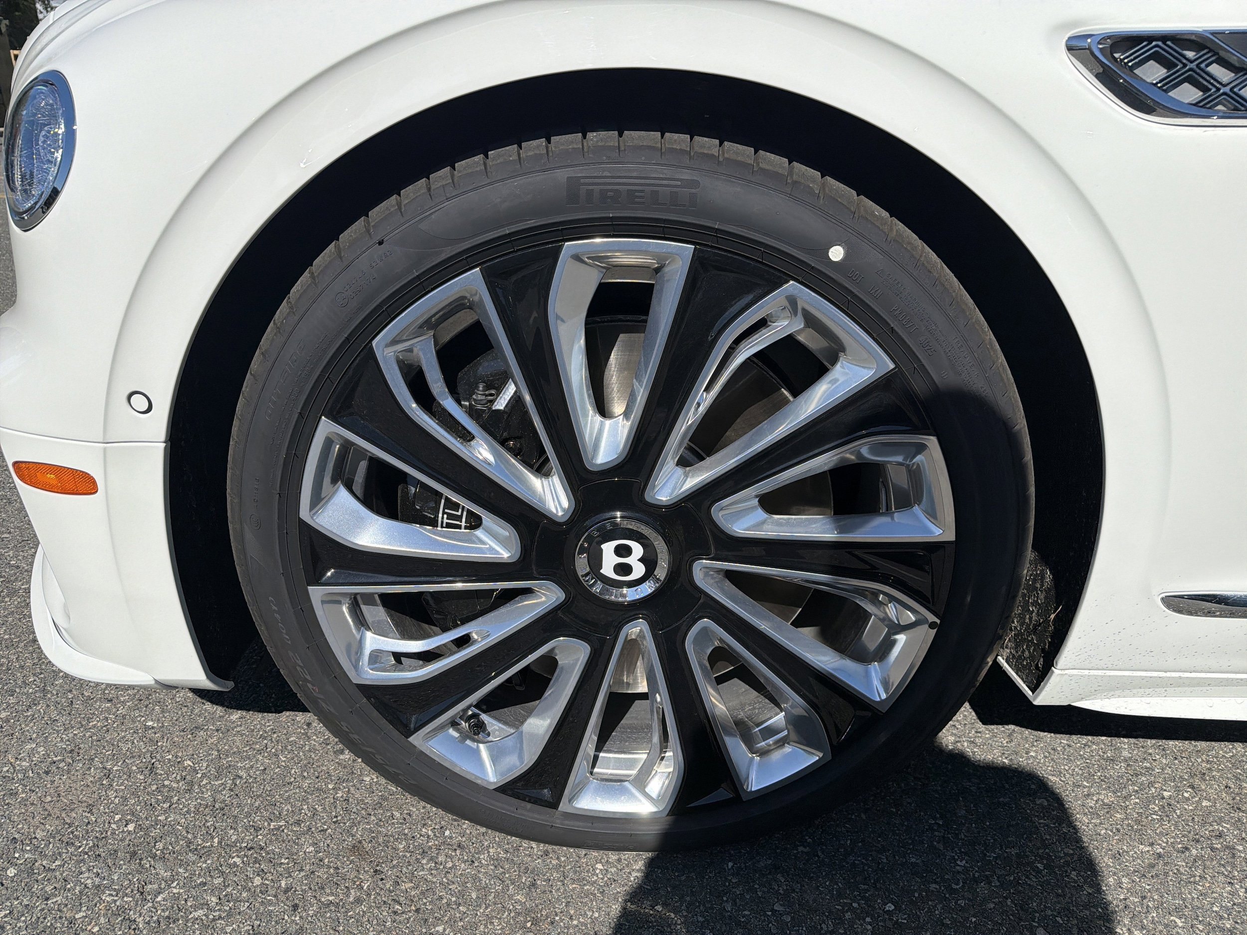 New 2026 Bentley Flying Spur Plug-In Hybrid AWD/4WD image 30